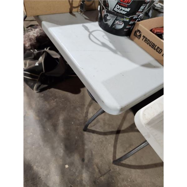 plasic folding table 29" x 72" x 28"