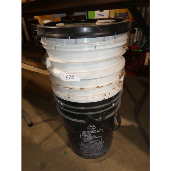 plastic 5 gallon buckets