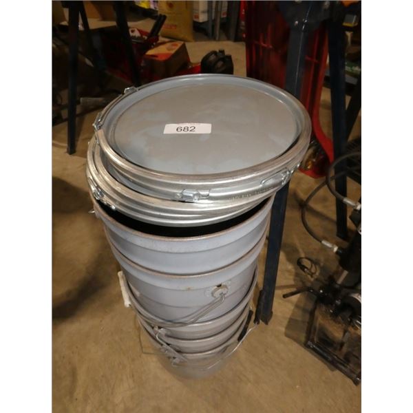 5 gallon buckets