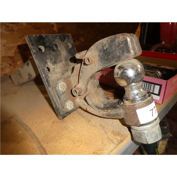 Ball pintle hitch