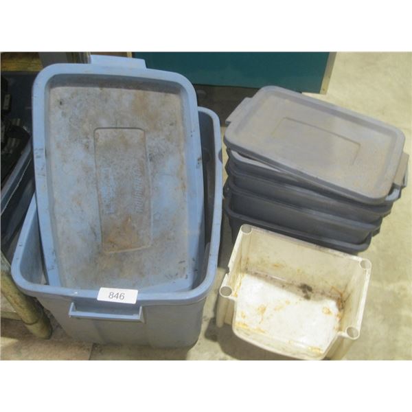 plastic rubbermaid totes
