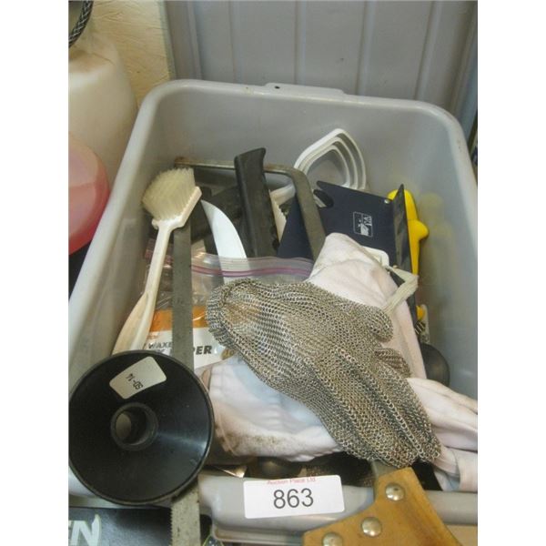 cleaning brush, rubber gloves (S), saw, cloths,