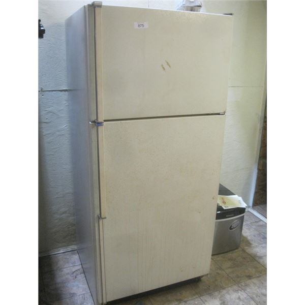 fridge w/ top freezer works