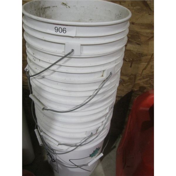 plastic 5 gallon buckets