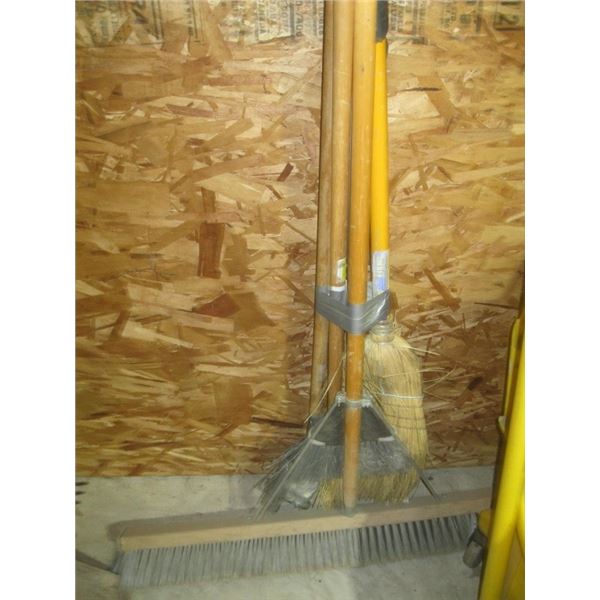 push broom, corn broom, angle broom