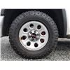 Image 41 : A2 --  2015 GMC SIERRA 1500 EXT CAB, White, 155,829 KMS  "NO RESERVE"