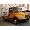 Image 13 : 0A --  2005 FREIGHTLINER M2 106 MEDIUM DUTY DUALLY, Yellow, 241536