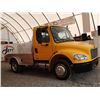 Image 14 : 0A --  2005 FREIGHTLINER M2 106 MEDIUM DUTY DUALLY, Yellow, 241536
