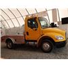 Image 15 : 0A --  2005 FREIGHTLINER M2 106 MEDIUM DUTY DUALLY, Yellow, 241536