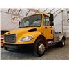 Image 3 : 0A --  2005 FREIGHTLINER M2 106 MEDIUM DUTY DUALLY, Yellow, 241536