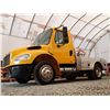 Image 40 : 0A --  2005 FREIGHTLINER M2 106 MEDIUM DUTY DUALLY, Yellow, 241536