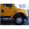 Image 65 : 0A --  2005 FREIGHTLINER M2 106 MEDIUM DUTY DUALLY, Yellow, 241536
