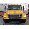 Image 7 : 0A --  2005 FREIGHTLINER M2 106 MEDIUM DUTY DUALLY, Yellow, 241536