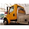 Image 80 : 0A --  2005 FREIGHTLINER M2 106 MEDIUM DUTY DUALLY, Yellow, 241536