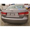 Image 25 : A6 --  2006 HYUNDAI SONATA, Grey, 291 417 KM  KMS "NO RESERVE"
