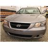 Image 8 : A6 --  2006 HYUNDAI SONATA, Grey, 291 417 KM  KMS "NO RESERVE"