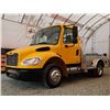 Image 2 : 0D --  2005 FREIGHTLINER M2 106 MEDIUM DUTY DUALLY, Yellow, 241536