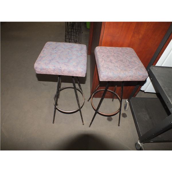 2 Stools