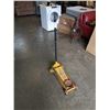 Image 1 : YELLOW FLOOR JACK