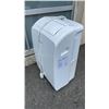 Image 1 : HISENSE 8000 BTU PORTABLE AIR CONDITIONER WORKING