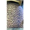 Image 2 : LEOPARD PRINT ARM CHAIR