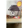 Image 2 : INSTANT POT DUO CRISP AND AIR FRYER 11 IN 1 TESTED AND WORKING - RETAIL $247