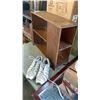 Image 10 : VINTAGE SHELF WITH MIRROR AND SIZE 8 SHOES