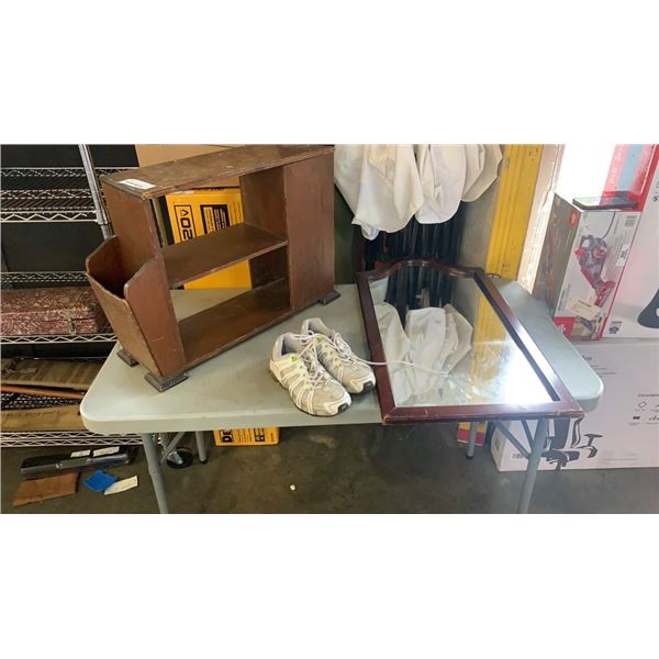 VINTAGE SHELF WITH MIRROR AND SIZE 8 SHOES