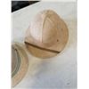 Image 8 : CORK LINED ARCHEOLOGIST HAT AND NEW ERA HAT