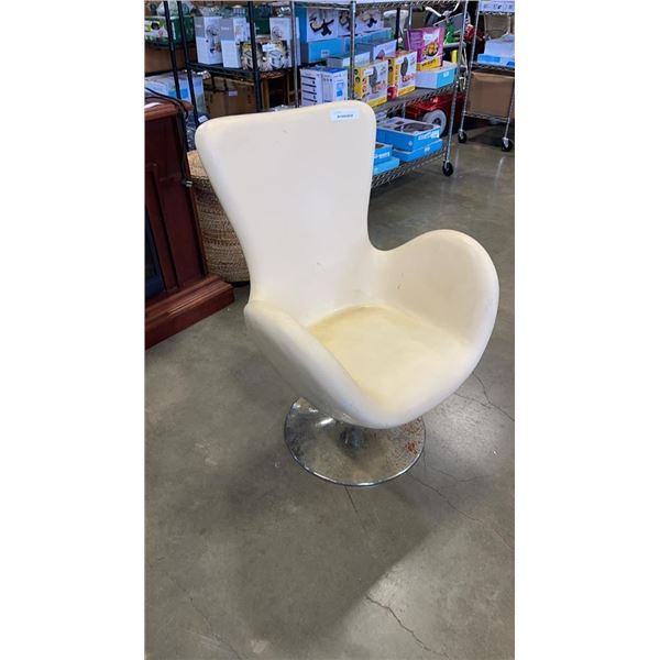 POLY CARBONATE TUB STYLE ARM CHAIR