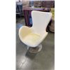 Image 2 : POLY CARBONATE TUB STYLE ARM CHAIR