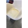 Image 3 : POLY CARBONATE TUB STYLE ARM CHAIR