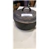 Image 2 : 2 CAST IRON DUTCH OVENS