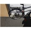 Image 2 : GREY DEVINCI BIKE