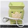 Image 1 : SCENTSY RETIRED DAPHNE MID-SIZE WARMER