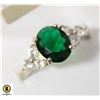 Image 1 : #111 8 X 10 MM GREEN OVAL CENTER WITH 3 CLEAR STON