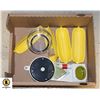Image 1 : LOT KITCHEN ITEMS 4 PIECE CORN TRAYS, STARFIT SLIC