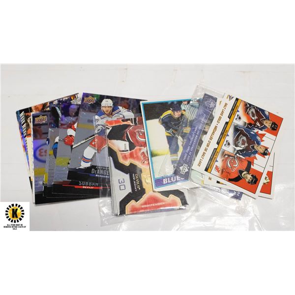 BAG OF ASSORTED HOCKEY CARDS