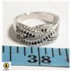 Image 1 : 11-MULTIPLE BLACK AND CLEAR CUBIC ZIRCONIA RING