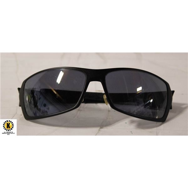 ESTATE OAKLEY TITANIUM SUNGLASSES-ESTATE