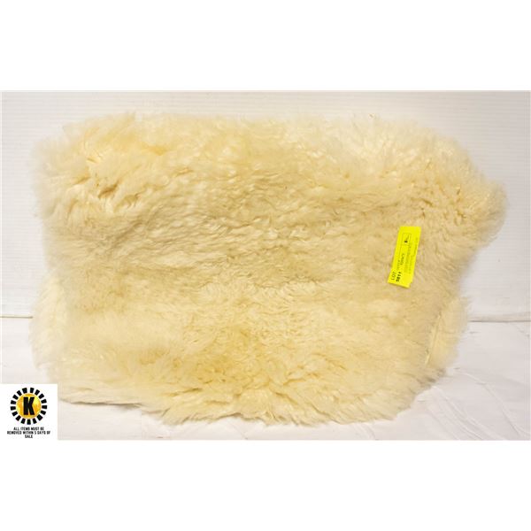AUSTRALIAN SHEEPSKIN RUG APPROX 3FT-ESTATE