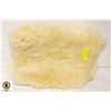 Image 1 : AUSTRALIAN SHEEPSKIN RUG APPROX 3FT-ESTATE