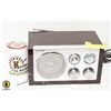 Image 1 : AM/FM GLOSS WOOD/CHROME COUNTER RADIO-ESTATE