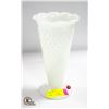 Image 1 : 9.5" MILK GLASS VASE