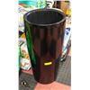 Image 2 : NEW XBRAND SELF WATERING PLANTER IN BLACK