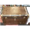 Image 1 : VINTAGE TRUNK 34" X 20" X 22"