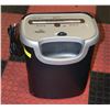 Image 1 : PAPER SHREDDER