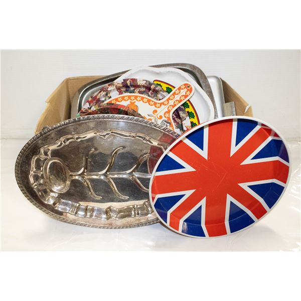 VINTAGE TRAYS & TRIVOT