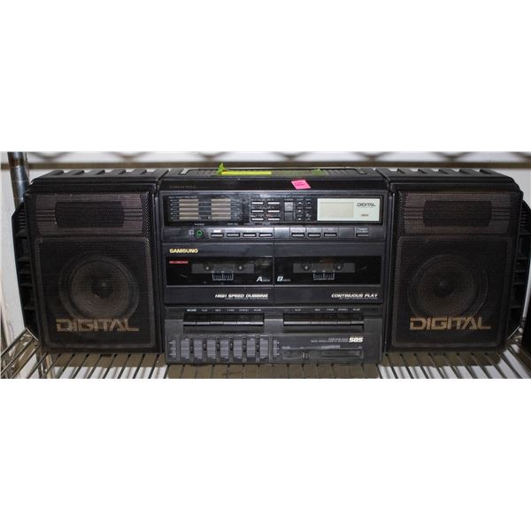 BOOMBOX, CASSETTE RADIO