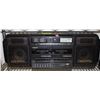 Image 1 : BOOMBOX, CASSETTE RADIO